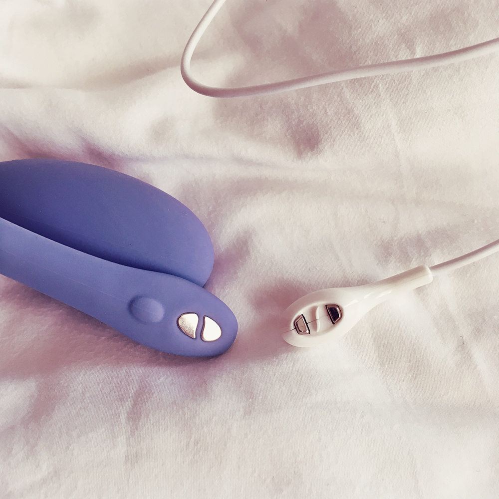 Photo of end of We-Vibe Jive antenna paired with magnetic charging cable